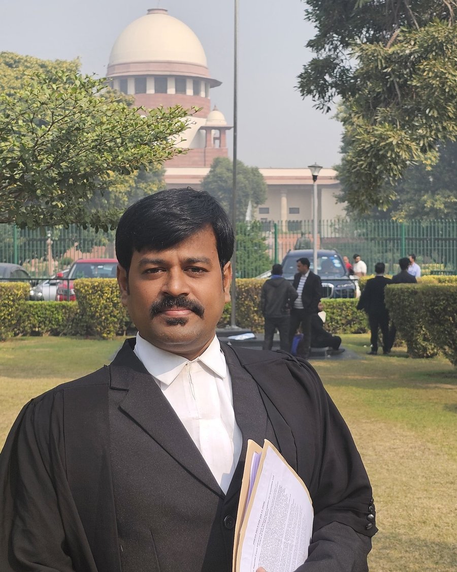 Advocate B. Sivasubramanian - Senior Civil and Criminal Lawyer Chennai, outside the Supreme Court of India
